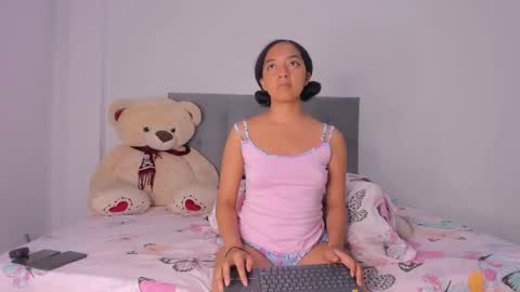 Snapshot of nahomi_miller_ chatting on January 2025 05:21:02 AM Laura online show from January 2025 05:21:02 AM