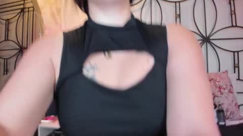 Snapshot of nahomi_sweett chatting on November 2025 10:58:01 AM Nahomi online show from November 2025 10:58:01 AM