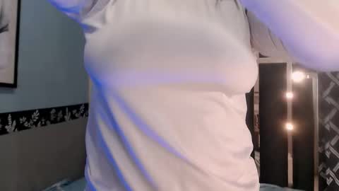 Nahomy online show from October 2025 12:20:01 AM