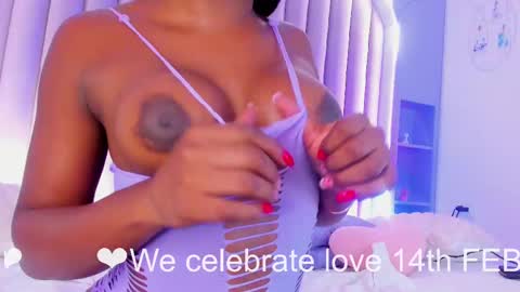 Snapshot of nahomicampbell_ chatting on February 2025 10:48:01 PM VICTORIA online show from February 2025 10:48:01 PM