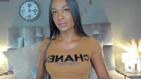 Snapshot of nahomicampbell_ chatting on February 2025 07:35:02 PM VICTORIA online show from February 2025 07:35:02 PM