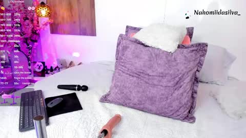 Nahomii online show from May 2026 09:09:01 PM