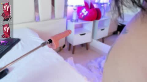 Snapshot of nahomyroberts chatting on October 2025 12:39:01 PM Nahomy Roberts online show from October 2025 12:39:01 PM