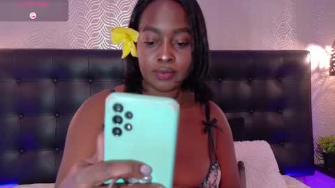 naiaramasson_ online show from October 2025 12:12:02 PM