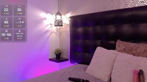 naiaramasson_ online show from April 2026 01:39:02 PM