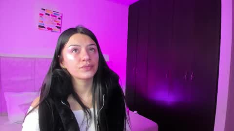 naiavoss online show from November 2025 12:20:01 PM