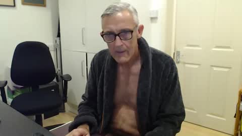 nakedcarpenteruk online show from November 2025 05:23:01 PM