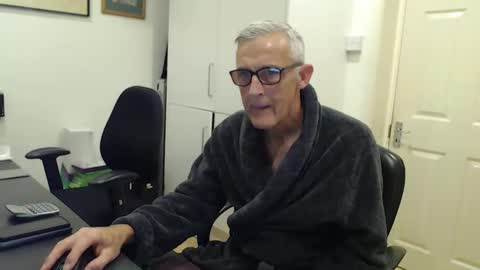 nakedcarpenteruk online show from December 2025 02:24:02 PM