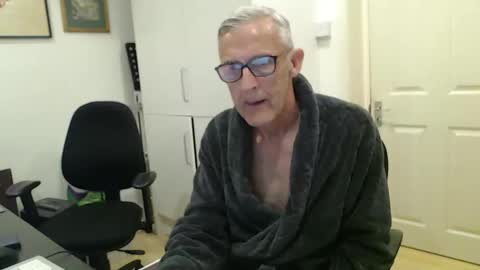 nakedcarpenteruk online show from May 2026 09:03:02 AM