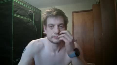 Snapshot of nakedcav chatting on January 2026 09:40:02 PM NakedClown online show from January 2026 09:40:02 PM