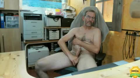 Snapshot of nakedluke chatting on September 2025 07:05:01 PM Luke online show from September 2025 07:05:01 PM