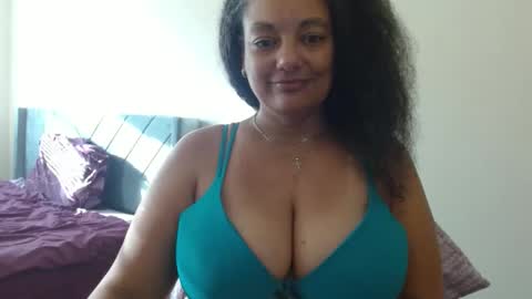 Snapshot of nala_thickk chatting on December 2024 03:04:01 PM Nala Thickk online show from December 2024 03:04:01 PM