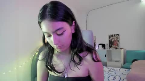 nami_white online show from September 2025 03:01:02 PM