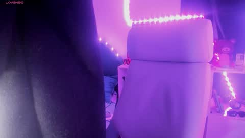 nami_white online show from September 2025 04:14:01 AM