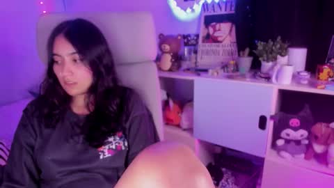 nami_white online show from October 2025 02:18:01 AM