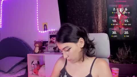 nami_white online show from October 2025 10:25:02 PM