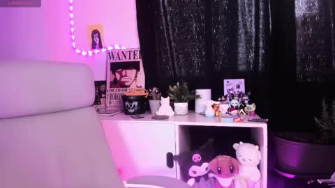 nami_white online show from November 2025 06:32:01 PM