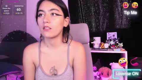 nami_white online show from November 2025 01:33:02 PM