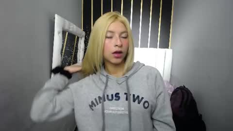 Snapshot of nancy_blonde chatting on June 2026 01:04:02 PM nancy blonde online show from June 2026 01:04:02 PM
