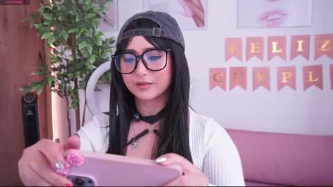 ELLA online show from December 2025 07:09:01 PM