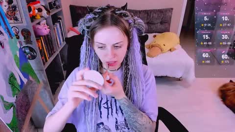 Snapshot of nanitamoore chatting on December 2024 11:00:01 AM Monday-Friday 12-4 AM and 6-9 AM New York time online show from December 2024 11:00:01 AM