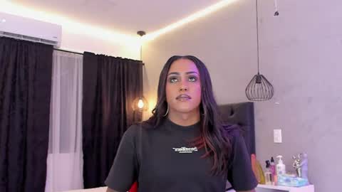 Naomi Blair online show from June 2026 03:27:02 AM