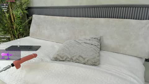 Snapshot of naomi_dasilva chatting on January 2025 10:24:01 PM Naomi online show from January 2025 10:24:01 PM