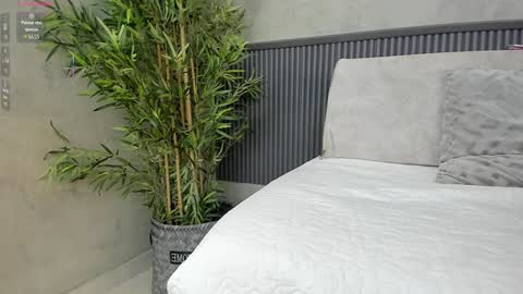 Snapshot of naomi_dasilva chatting on January 2025 10:23:01 PM Naomi online show from January 2025 10:23:01 PM