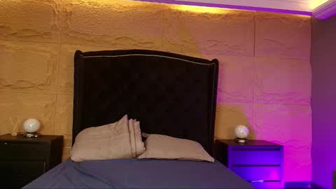 Naomi online show from October 2025 08:39:02 PM