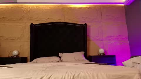 Naomi online show from October 2025 08:32:02 PM