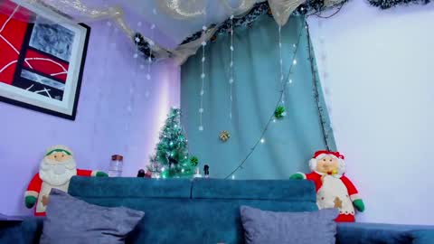 Snapshot of naomi_jones13 chatting on December 2024 08:15:01 PM Nahomi Jones online show from December 2024 08:15:01 PM