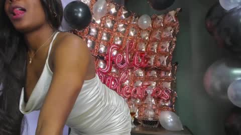 Snapshot of naomi_jones13 chatting on January 2025 04:15:01 AM Nahomi Jones online show from January 2025 04:15:01 AM