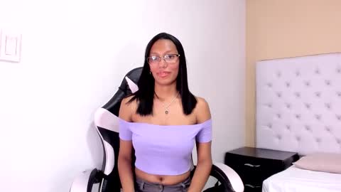 Snapshot of naomi_keen chatting on September 2025 03:23:02 AM naomi_keen online show from September 2025 03:23:02 AM