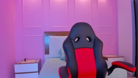 N A O M I  online show from February 2026 02:49:01 AM