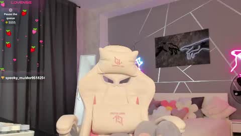 naomi_reiss online show from June 2026 01:50:01 AM