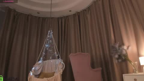 Naomi online show from September 2025 11:49:01 PM