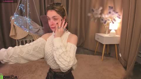 Naomi online show from October 2025 12:07:01 AM