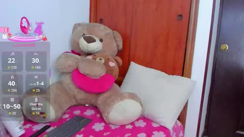 Snapshot of naomi_rouse_ chatting on October 2025 12:31:01 AM Naomi Rouse online show from October 2025 12:31:01 AM