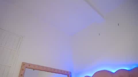 Snapshot of naomi_shayk chatting on April 2026 09:39:33 PM naomi_shayk online show from April 2026 09:39:33 PM