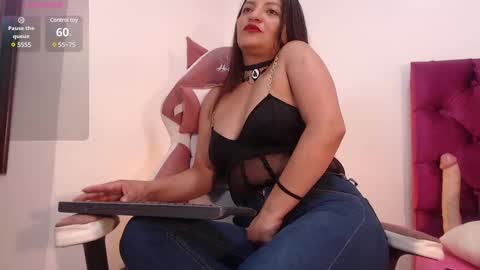 Snapshot of naomi_windsor chatting on January 2025 06:23:01 PM Isabella online show from January 2025 06:23:01 PM