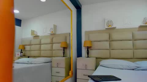 Snapshot of naomifrost chatting on November 2025 01:55:01 PM Naomi Frost online show from November 2025 01:55:01 PM