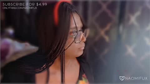 Snapshot of naomifux chatting on December 2024 07:11:02 PM Naomi online show from December 2024 07:11:02 PM