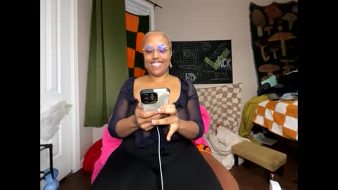 Snapshot of naomigiirl6 chatting on December 2024 02:44:01 PM Naomigiirl6 online show from December 2024 02:44:01 PM