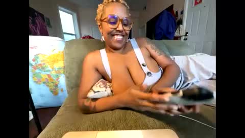 Snapshot of naomigiirl6 chatting on January 2025 08:10:02 PM Naomigiirl6 online show from January 2025 08:10:02 PM