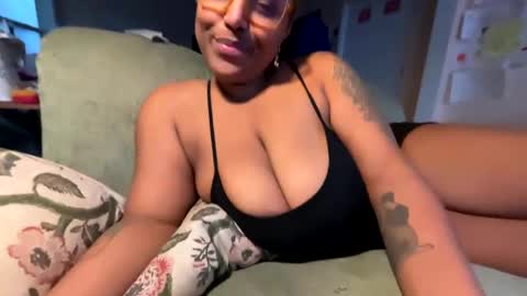 Snapshot of naomigiirl6 chatting on January 2025 04:38:01 PM Naomigiirl6 online show from January 2025 04:38:01 PM