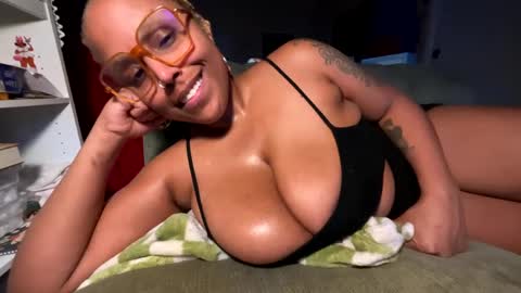 Snapshot of naomigiirl6 chatting on February 2025 02:13:02 PM Naomigiirl6 online show from February 2025 02:13:02 PM