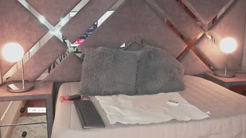 Naomi-Gray  online show from July 2026 06:42:02 PM