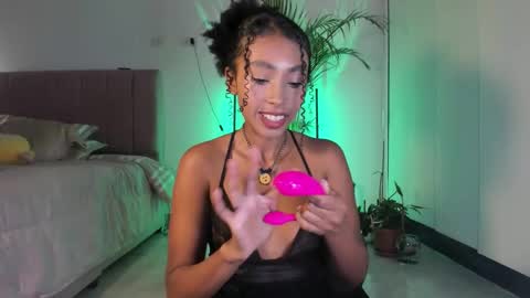 Naomii online show from November 2025 01:17:01 AM