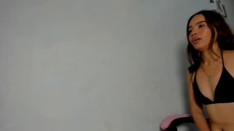 naomis_35 online show from October 2025 10:11:01 PM