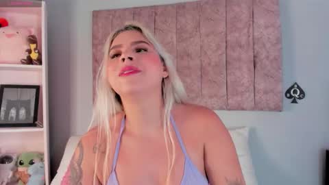 Laura  online show from October 2025 10:37:01 PM